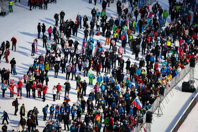 Gledalci na ženski posamični tekmi | Foto: Anže Malovrh/STA