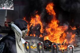 protesti Pariz