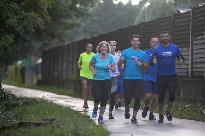 Akcija je h gibanju spodbudila številne Slovenke in Slovence. (Foto: Iztok Kurnik) | Foto: 