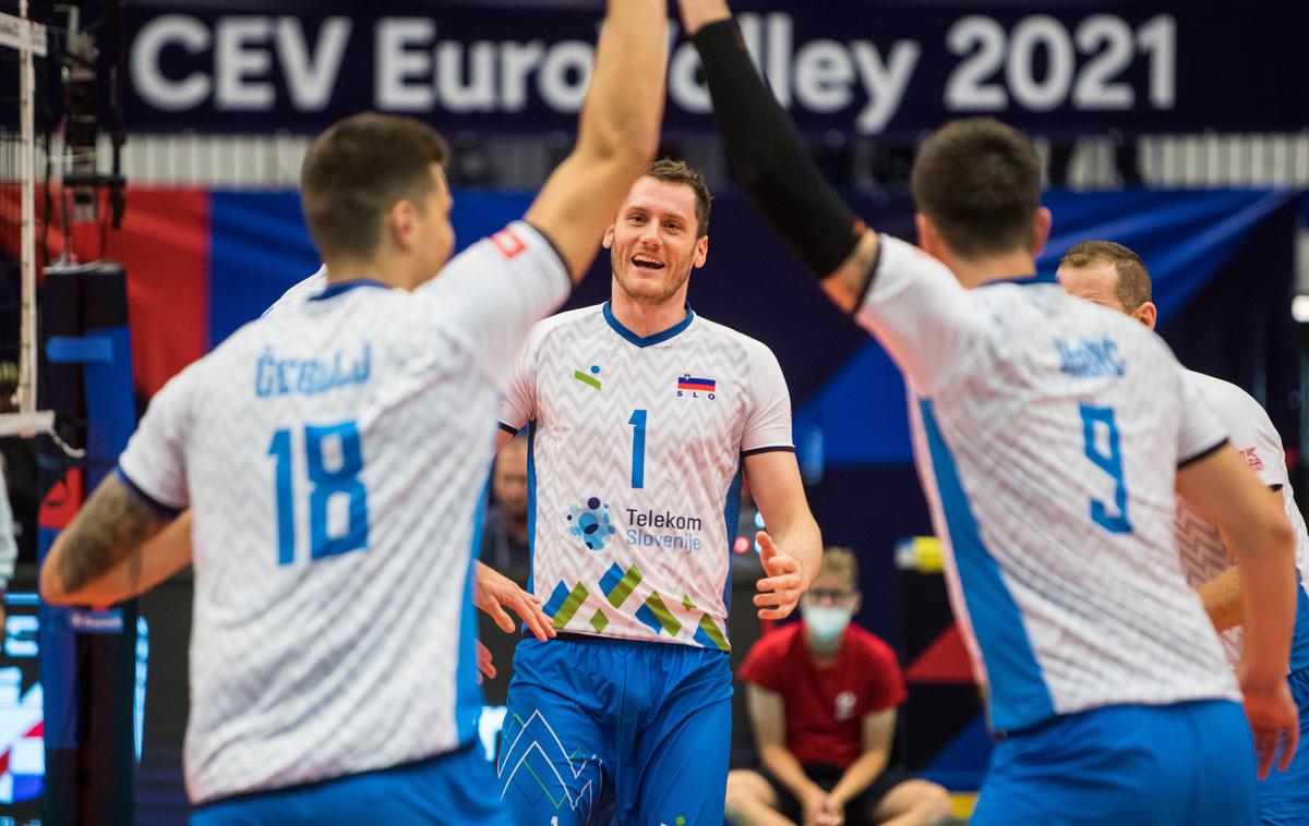 slovenska odbojkarska reprezentanca EP OStrava Belorusija | Slovenska odbojkarska reprezentanca je s 3:0 odpravila Belorusijo in pred torkovim obračunom z Bolgarijo skočila na drugo mesto. | Foto CEV