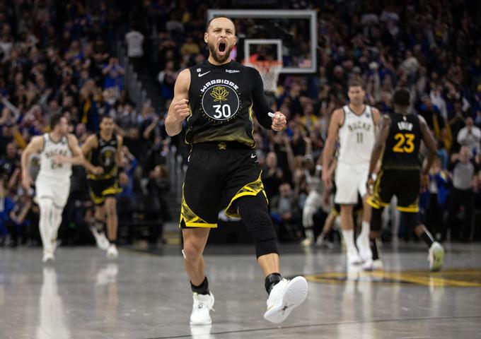 Stephen Curry je bil s 36 točkami eden najbolj zaslužnih za zmago Bojevnikov. | Foto: Reuters