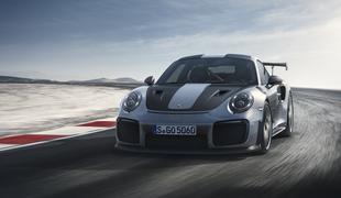 Porsche 911 GT2 RS – do stotice potrebuje pičle 2,8 sekunde #video