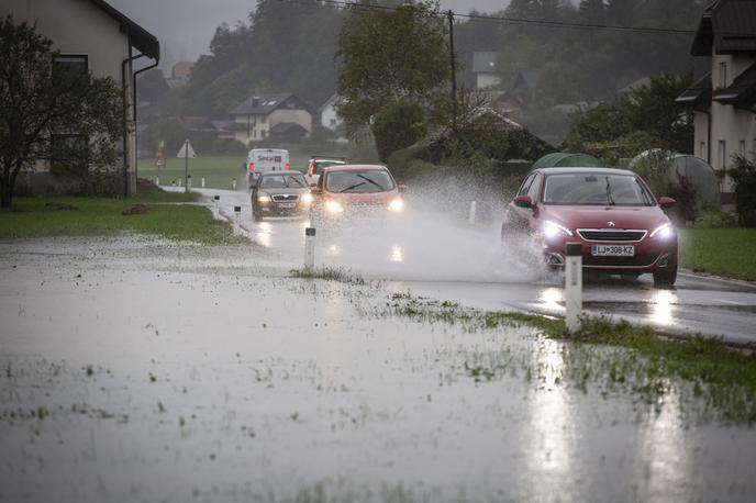 Visoka voda, poplave, dež, padavine. | Jutri bo še oblačno in deževno, napovedujejo meteorologi. | Foto Bojan Puhek