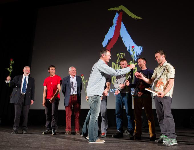 Marko Prezelj, ki nasprotuje tekmovalnosti v alpinizmu, je leta 2015 prejemnikom Zlatega cepin podelil vrtnice. Foto: Piotr Drozd. | Foto: 