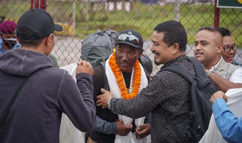 Nepalski gorski vodnik se je 29. povzpel na Mount Everest