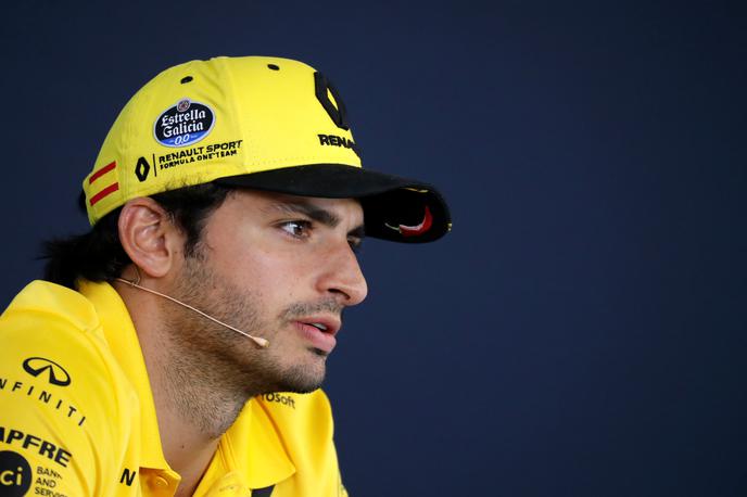 Carlos Sainz jr. | Španec Carlos Sainz mlajši se nahaja pred vrati Ferrarija. | Foto Reuters