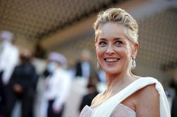 Sharon Stone v toplesu: Nepopolna na popoln dan