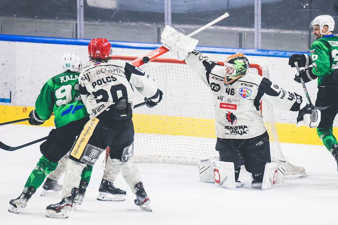 HK SŽ Olimpija : HDD Jesenice finale DP 1. tekma | Olimpija je v torek upravičila vlogo favorita, odpor Jeseničanov, ki so se večino časa branili, so dokončno strli v zadnji tretjini. Druga finalna tekma bo v petek na Jesenicah, kjer si zmaji lahko zagotovijo 18. naslov državnih prvakov. | Foto Grega Valančič/Sportida