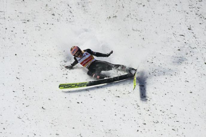 Stefan Kraft | Stefan Kraft po padcu v Engelbergu čuti bolečine v desnem kolku in vratu, in upa, da padec ne bo vplival na njegove predstave na novoletni turneji. | Foto Sportida