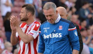 Stoke City odpustil trenerja