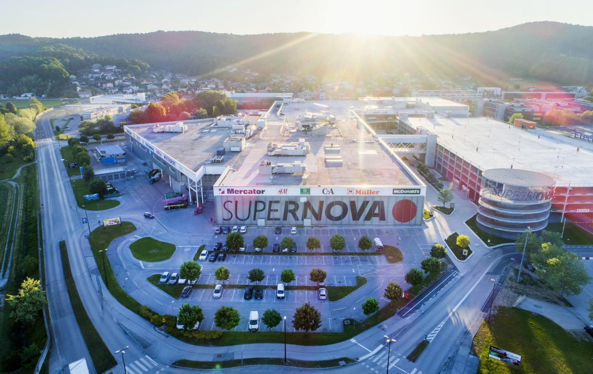 Supernova Rudnik | Izključno za dovoz do parkirne hiše Supernova/E'Leclerc urejajo začasno krožišče na območju zunanjega parkirišča pri E'Leclercu. | Foto Supernova