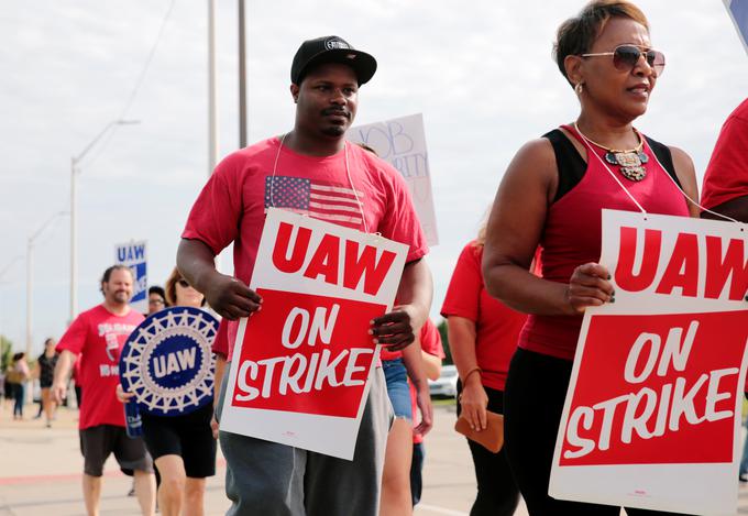 Lani novembra so pri General Motorsu napovedali zapiranje štirih tovarn, med njimi tudi tovarne Detroit-Hamtramck. Toda po 40-dnevni stavki so za to tovarno vendarle sprejeli drugačno odločitev.  | Foto: Reuters