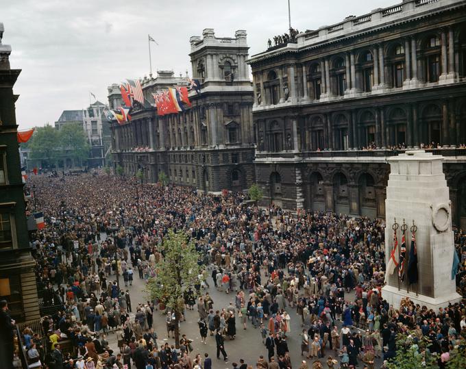 Praznovanje Britancev ob kapitulaciji Nemčije, 8. maj 1945 | Foto: Britanski Imperialni vojni muzej (IWM)