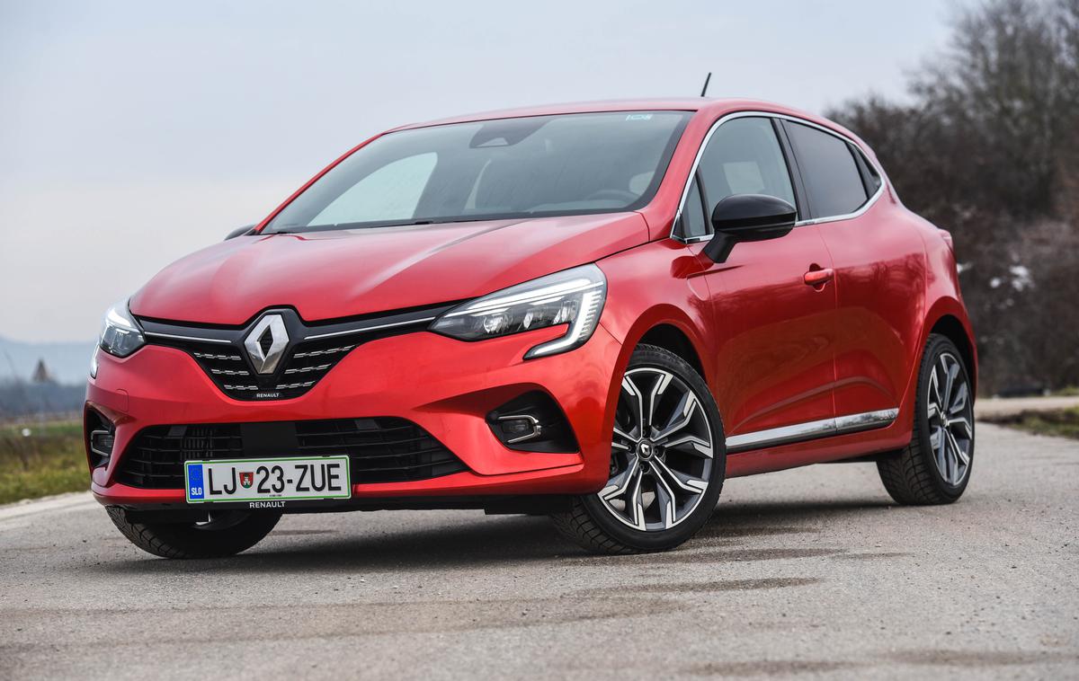 Renault clio i feel slovenia | Vse svetlobne enote so LED, žarometa menjata dolžino svetlobnega snopa avtomatsko. | Foto Gašper Pirman