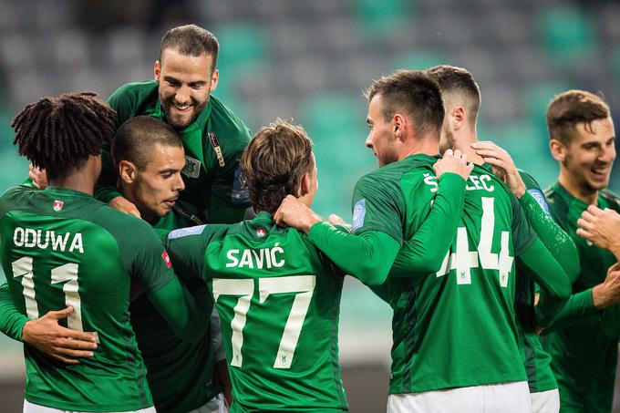 Zmaji so prejšnji teden v Stožicah premagali kranjski Triglav s 3:0. Pričakovali so, da bodo novo tekmo odigrali ta petek, a je NZS zlasti zaradi želje imetnika televizijskih pravic dvoboj prestavila na nedeljo, o tem pa ljubljanski klub obvestila šele v torek. | Foto: Žiga Zupan/Sportida