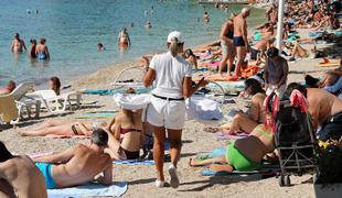 Si tudi vi z brisačo rezervirate mesto na plaži? Potem preberite tole.