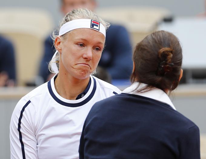 Četrta nosilka Kiki Bertens je dvoboj predala zaradi želodčnih težav. | Foto: Reuters