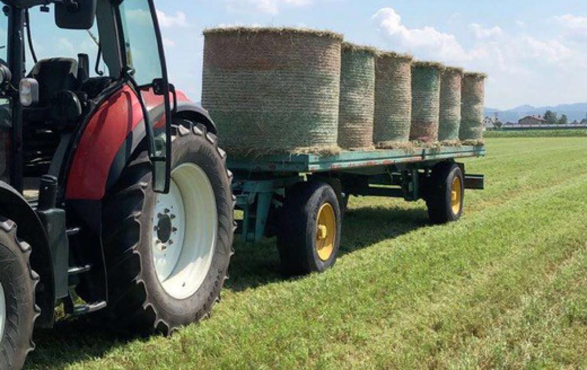 kraja prikolica traktor kritina | Tat je ukradel traktor, prikolico in še kritino. Škode je za več kot sto tisoč evrov.  | Foto PU Maribor