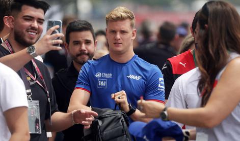 Mick Schumacher brez službe, ker je šef nanj ljubosumen?