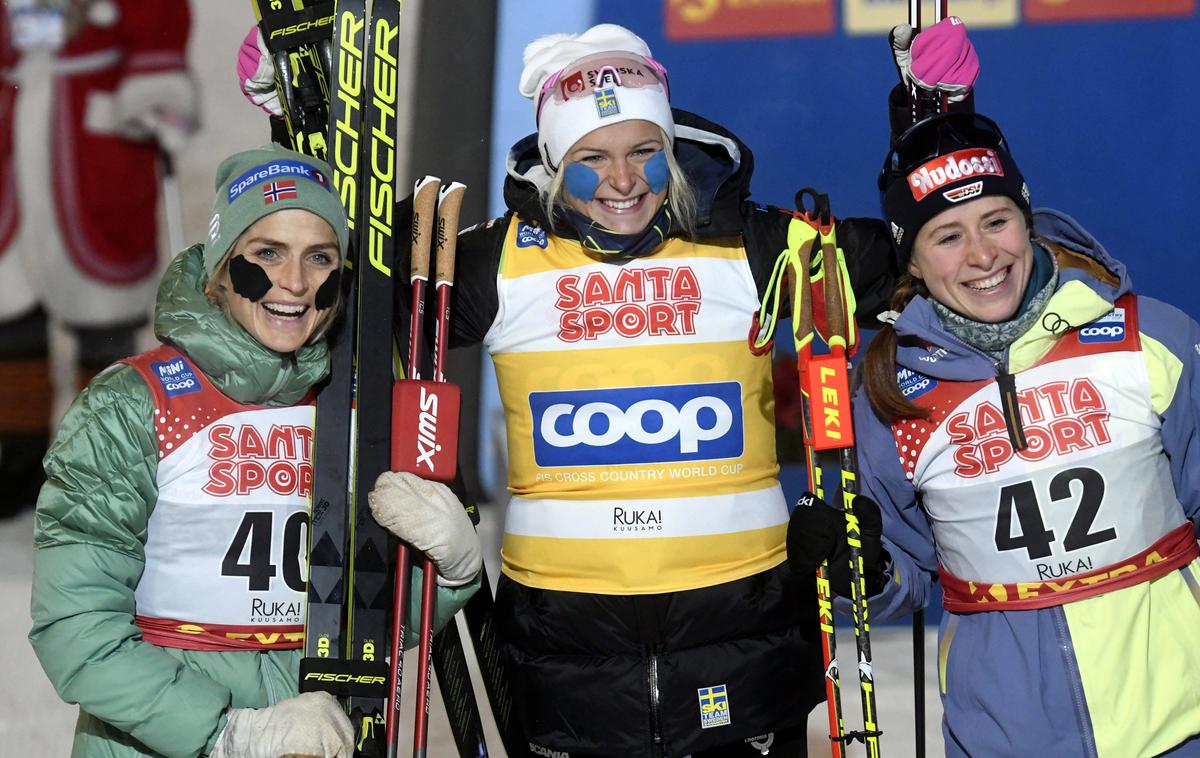 Ruka: Therese Johaug, Frida Kalsson in Katharina Hennig | Stopničke so zasedle Therese Johaug, Frida Kalsson in Katharina Hennig . | Foto Guliverimage