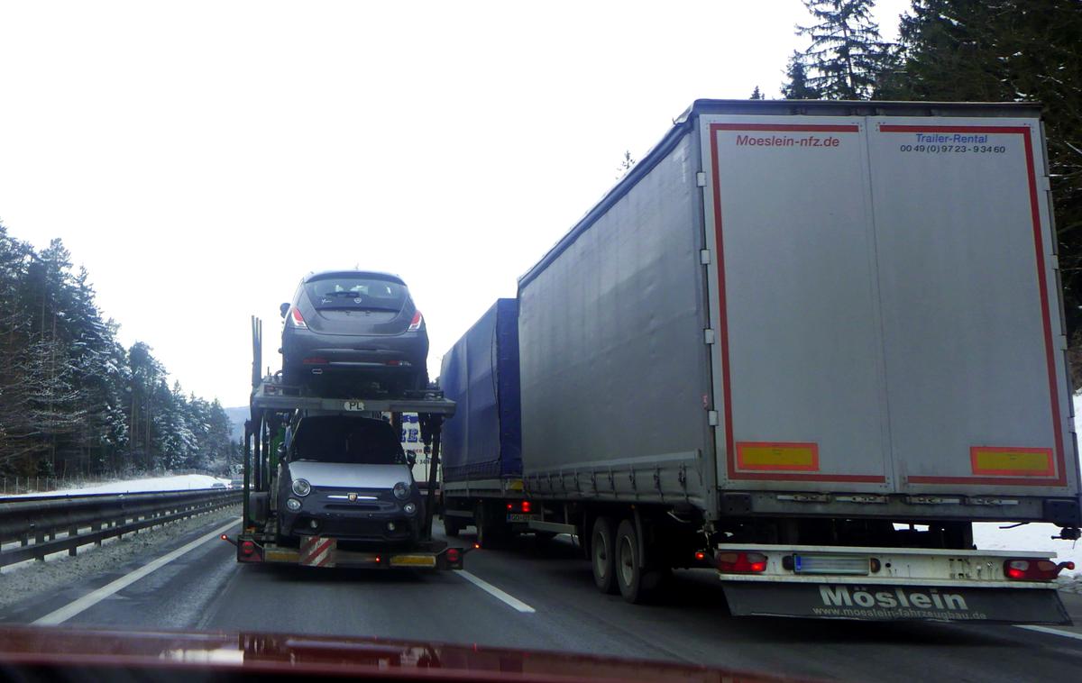 Trojane tovornjaki | Foto Gregor Pavšič