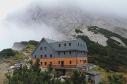 Cojzova koča na Kokrskem sedlu (1793 m)