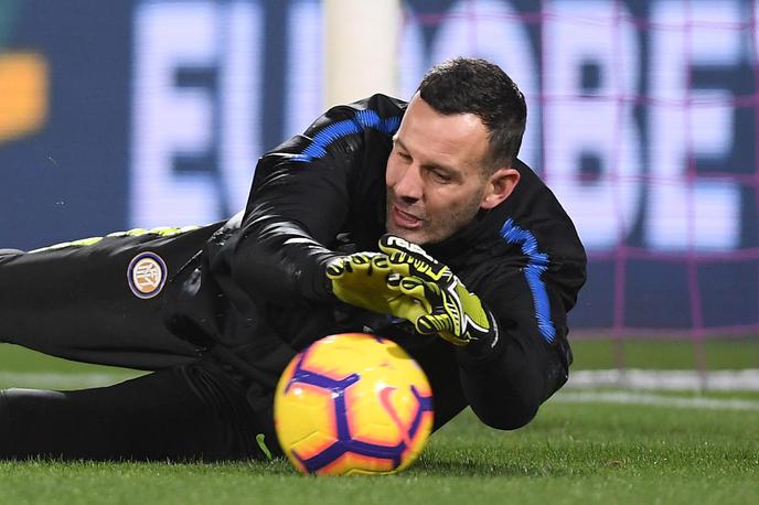 Fiorentina Inter Samir Handanović | Samir Handanović je moral na gostovanju v Firencah kar trikrat po žogo v mrežo. | Foto Reuters