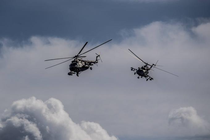 Rusko-beloruske vojaške vaje Zahod potekajo predvidoma vsako drugo leto. Na fotografiji sta helikopterja, ki sta sodelovala na vojaški vaji Zahod leta 2017. Leta 2021 so bile vojaške vaje Zahod uvod v ruski napad na Ukrajino februarja 2022. | Foto: Guliverimage