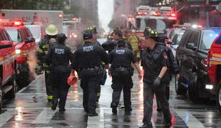 New York: na eno od stavb na Manhattnu strmoglavil helikopter #foto