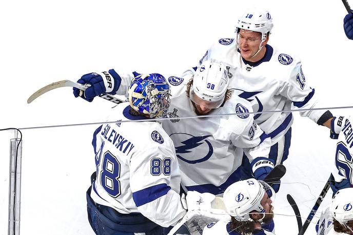 Tampa Bay Lightning | Hokejisti Tampa Bay Lightning so v velikem finalu za Stanleyjev pokal po podaljšku dobili četrto tekmo proti Dallas Stars (5:4) in v odločilnem krogu letošnje končnice povedli s 3:1 v zmagah. | Foto Getty Images