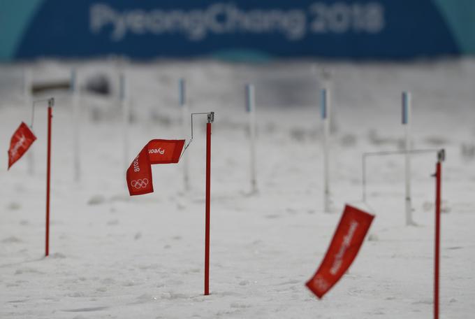 Močan veter je prireditelje ZOI spravljal v težave že v uvodnih dneh velikega športnega dogodka. | Foto: Reuters