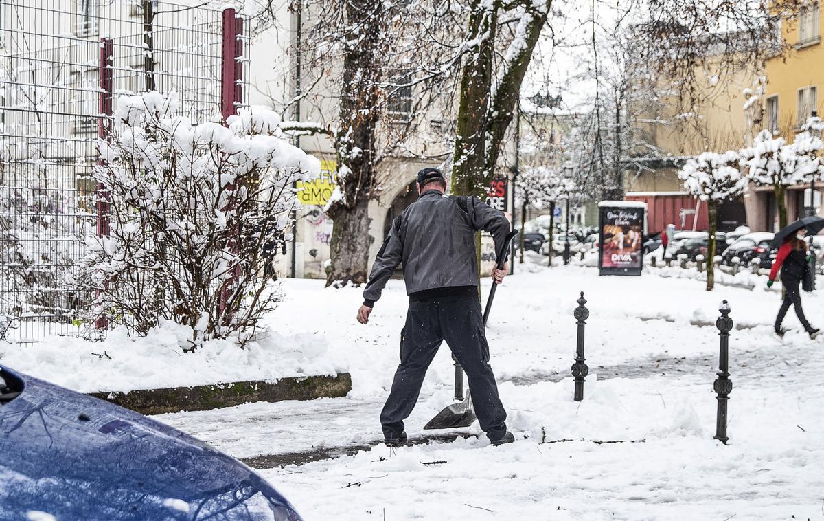 Sneg Ljubljana |  V sredo dopoldne bodo padavine povsod ponehale, od zahoda se bo jasnilo. | Foto Ana Kovač