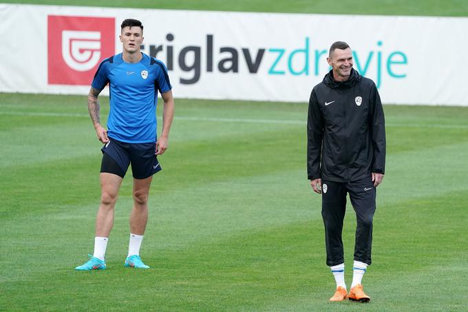 Benjamin Šeško in Milivoje Novaković, zdajšnji in nekdanji slovenski zvezdnik v nemški bundesligi,  v reprezentanci sodelujeta že nekaj let. | Foto: www.alesfevzer.com