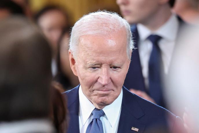 Joe Biden | Biden je pred dnevi pomilostil 2.500 obsojencev, ki so večinoma zagrešili nenasilna kazniva dejanja, povezana z mamili, s čimer se je uvrstil v zgodovino kot predsednik z največjim številom pomilostitev. Lani je tudi odmevno pomilostil svojega sina Hunterja Bidna, čeprav je pred volitvami zagotavljal, da tega ne bo storil. | Foto Reuters