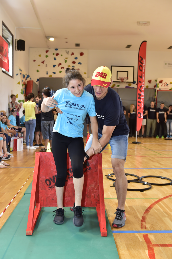 Gajser veliko pozornosti namenja dobrodelnosti. Med drugim je tudi redni udeleženec mini oviratlona, športne prireditve humanitarnega značaja, kjer znani Slovenci otrokom, ki so bili ali so na zdravljenju v Univerzitetnem rehabilitacijskem centru Soča, pomagajo čez ovire in jim polepšajo dan. | Foto: Milan Tomažin