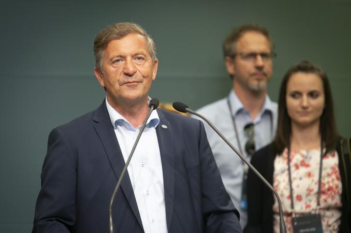 Karel erjavec, DESUS. | Erjavec naj bi se z aktualnim predsednikom Desusa Antonom Rifljem dogovoril za sodelovanje. | Foto Bojan Puhek