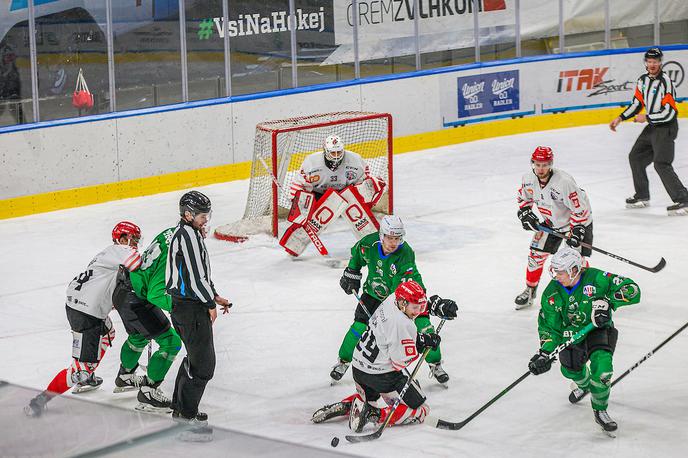 HK Olimpija HDD Jesenice | Ljubljančani so z zadetkoma ob koncu strli Jeseničane. | Foto Urban Meglič/Sportida