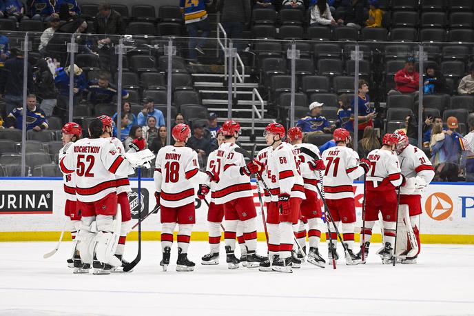 Carolina Hurricanes | Carolina Hurricanes za prvim mestom zaostajajo le še točko. | Foto Reuters