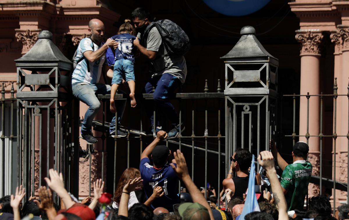 Argentina Maradona | V Argentini so ulice polne ljudi. | Foto Reuters