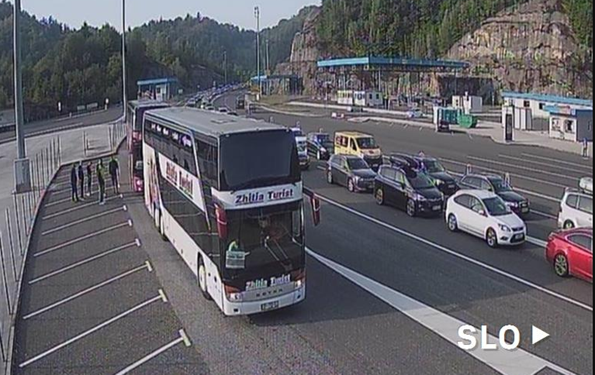 Gneča zastoji | Na mejnih prehodih se še pojavljajo zastoji. | Foto promet.si