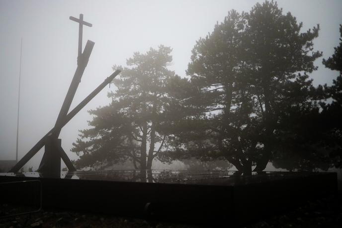 fojbe, Bazovica | V Čedadu bodo danes odkrili spomenik študentki iz Istre Normi Cossetto in drugim žrtvam pobojev po drugi svetovni vojni. Tamkajšnja sekcija Vsedržavnega združenja partizanov Italije (ANPI) je odločitev o postavitvi spomenika označila za ideološko in spomnila, da Norma Cossetto ni bila ubita zato, ker je bila Italijanka, ampak v kontekstu fašističnega nasilja in nadvlade kot sovražnica pripadnikov odporništva, piše Primorski dnevnik. | Foto STA