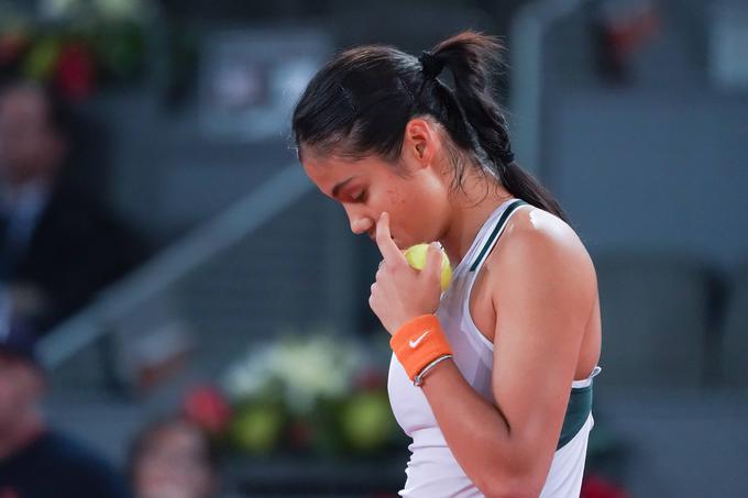 Emma Raducanu se v zadnjih časih ubada s poškodbami. | Foto: Guliverimage/Vladimir Fedorenko