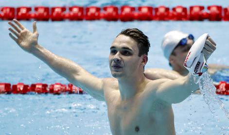 Milak Phelpsu odvzel rekord na 200 m delfin #video