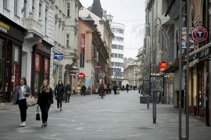 Čopova ulica | V ljubljanski občini je največ okuženih, in sicer 698. A tam živi tudi največ ljudi, delež okuženih tako predstavlja 0,24 odstotka vseh prebivalcev. | Foto Ana Kovač