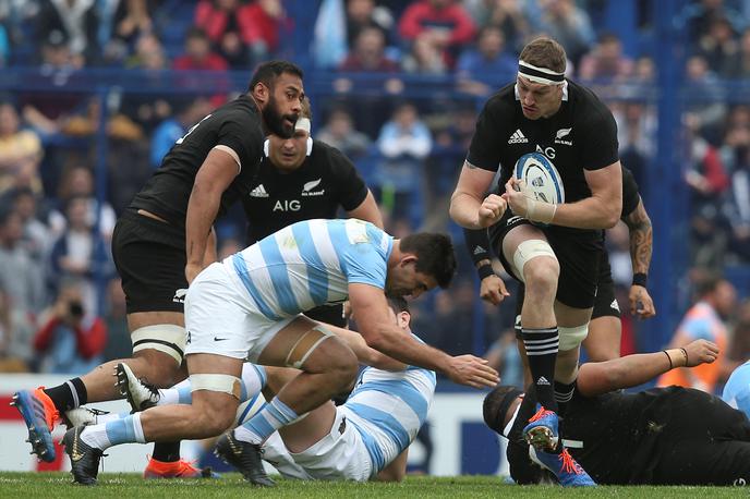 Ragbi: Argentina - Nova Zelandija (Pablo Matera vs Brodie Ratallick) | Takole so se Argentinci in Novozelandci spopadli lani v Buenos Airesu, ko so slavili All Blacks, letos v Sydneyju so se pume maščevale. | Foto Reuters