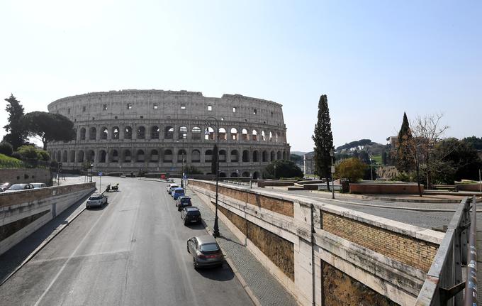 Italijanske ulice so zaradi karantene povsem prazne. | Foto: Reuters