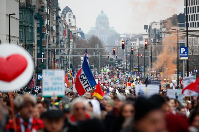 Protestniki v Bruslju | Foto: Reuters