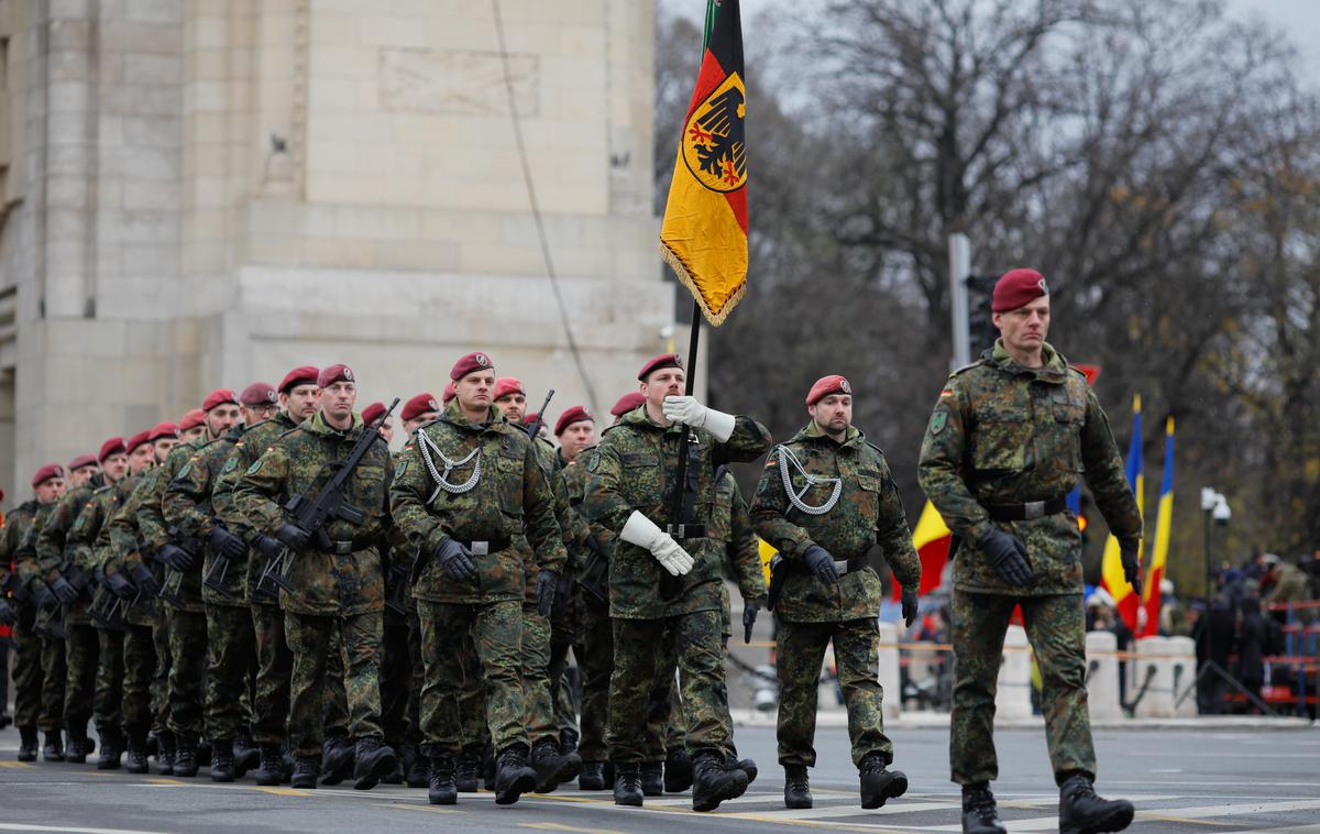 nemška vojska | Zveza Nato bi po kriznih zasedanjih v začetku leta 2025 kot odziv na rusko grožnjo na svoje vzhodno krilo maja 2025 poslala 300 tisoč vojakov, od tega 30 tisoč pripadnikov nemške vojske. Kako bi se zadeve odvijale naprej, scenarij ne predvideva. | Foto Shutterstock