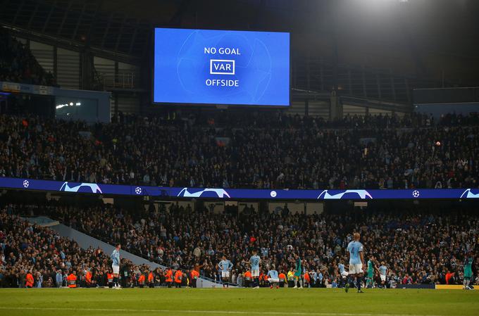 Napis, po katerem se je občinstvu na Etihadu z izjemo presrečnih navijačev Tottenhama, v trenutku podrl svet. | Foto: Reuters