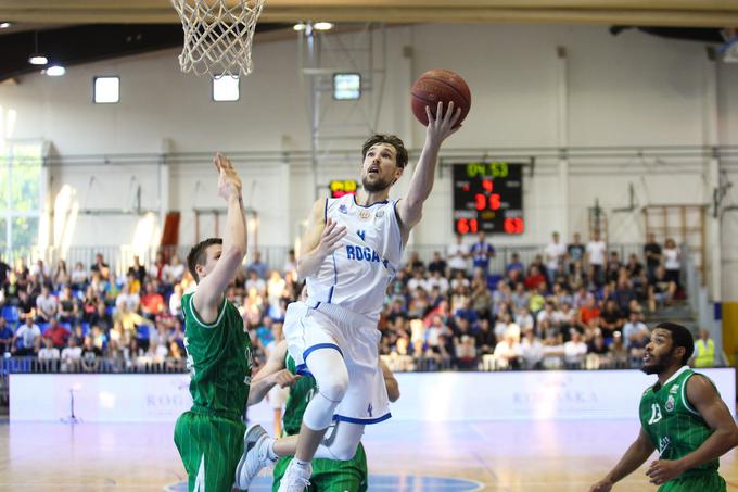 Tadej Ferme je bil s 25 točkami razpoložen. Tako v rednem delu kakor tudi v podaljšku je bil tik pred tem, da svojo ekipo popelje do zmage. | Foto: Urban Urbanc/Sportida